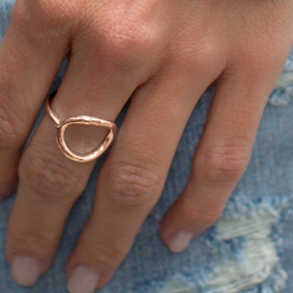 Elegant Gold-Toned Women's Ring